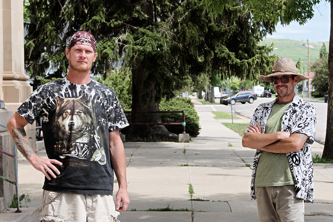 ThE gLeanerS doing a classic 'good cop, bad cop' pose